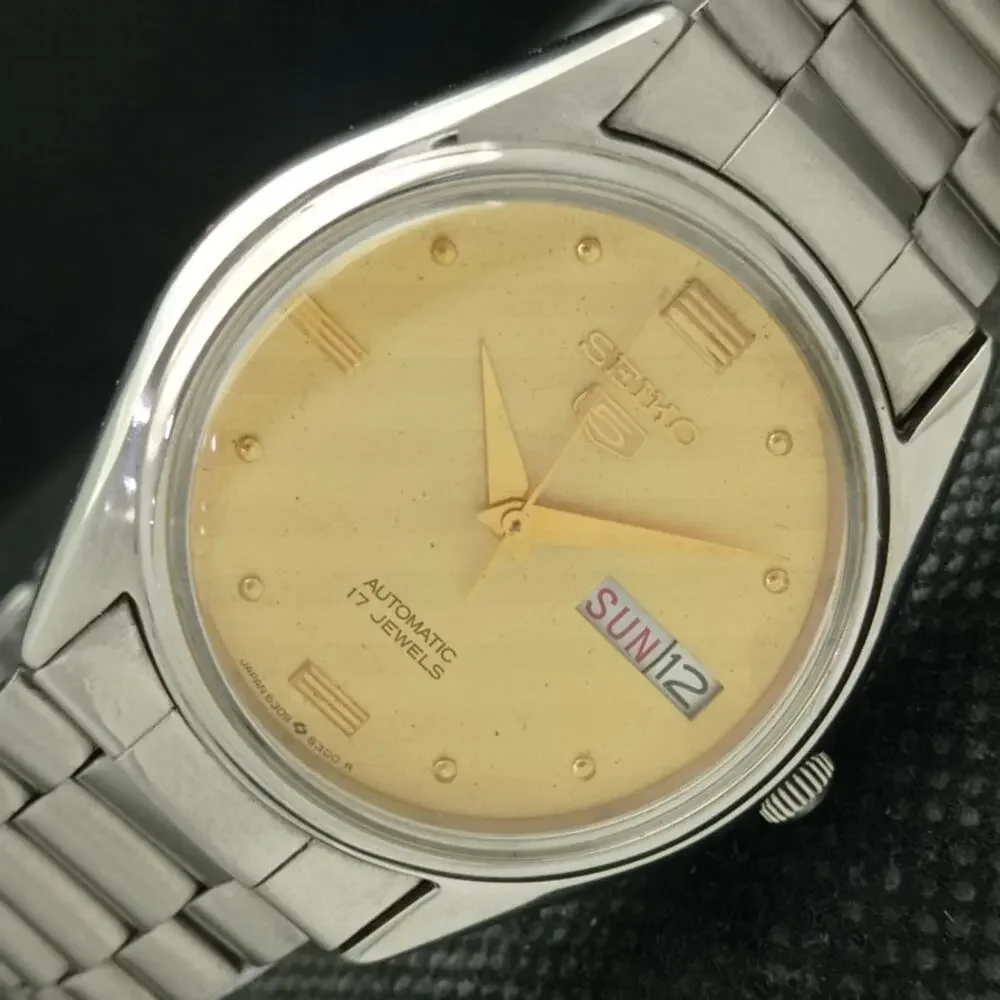 Vintage 1974 Seiko Automatic Mens Silver Watch W/daydate & Gold accents